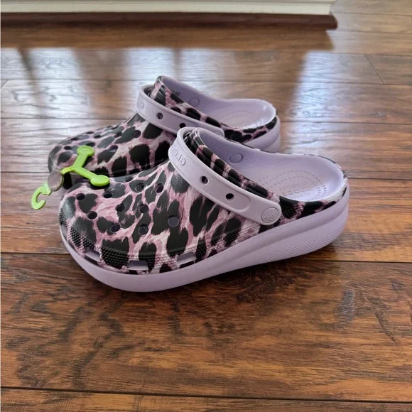 NWT Crocs Animal Cutie leopard print platform clogs. Size “J6” Purple print fun! - Picture 3 of 4